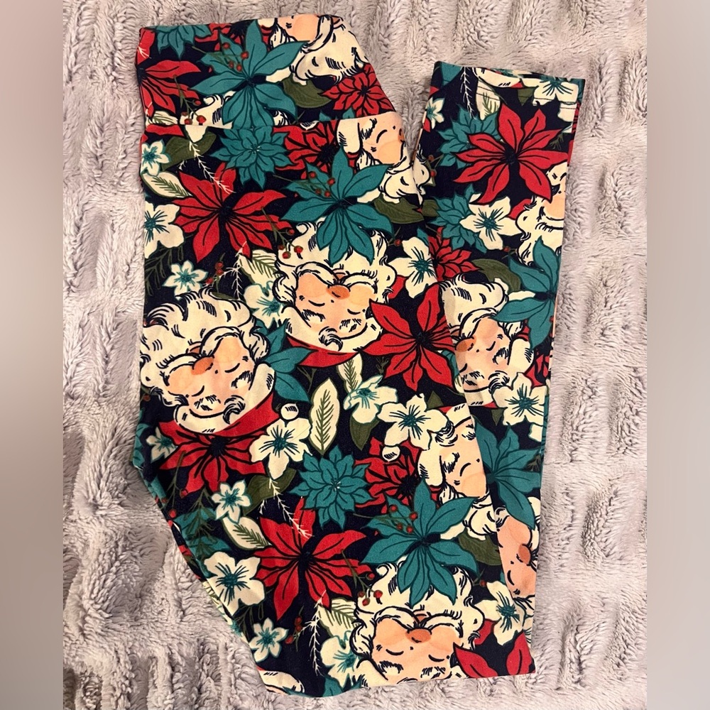 LuLaRoe Leggings with Red and Green Christmas print OS